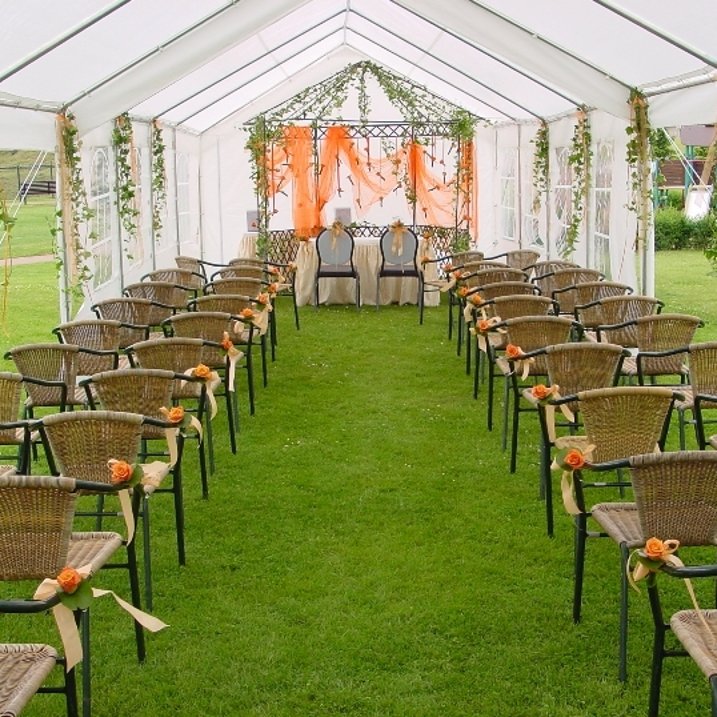 Trauung im grünen im Van der Valk Hotel in Dahlewitz.