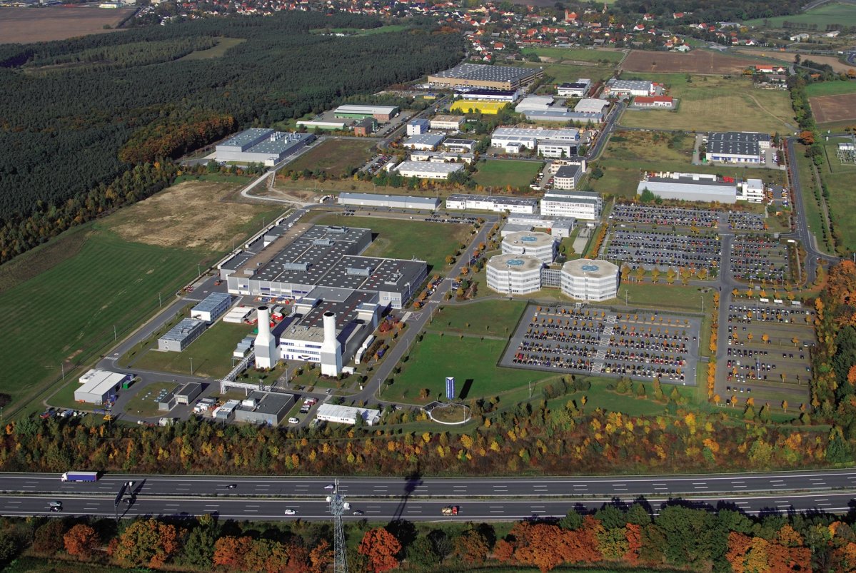 Luftaufnahme vom Gewerbegebiet Dahlewitz und der Autobahn