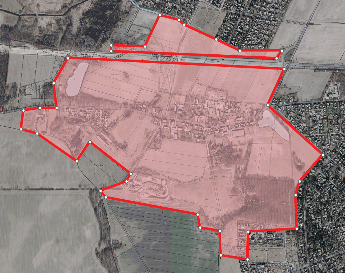 Luftbild vom Planungsraum Dorfanger Mahlow mit roter Markierung umrandet