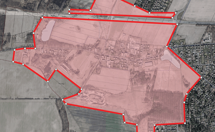 Luftbild vom Planungsraum Dorfanger Mahlow mit roter Markierung umrandet