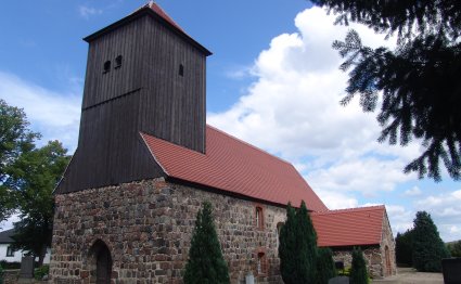 Dorfkirche Groß Kienitz, mit Feldsteinfassade.